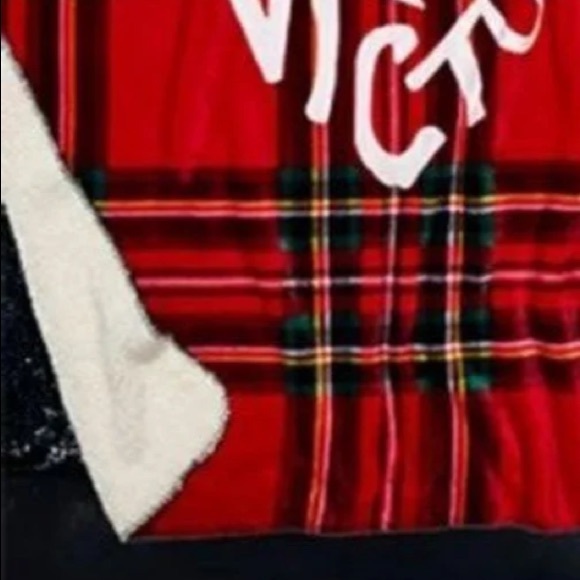 🛑SOLD🛑 Victoria Secret Plaid Sherpa Blanket - Picture 5 of 6